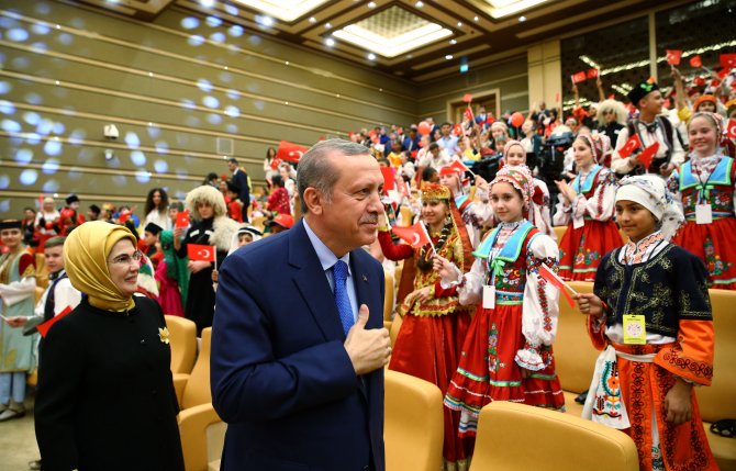 Cumhurbaşkanı Erdoğan dünya çocuklarıyla buluştu