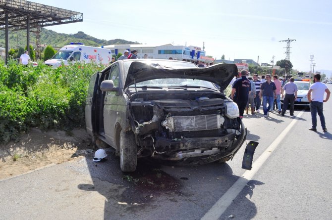Manisa'da minibüs motosiklete çarptı: 1 ölü, 1 yaralı