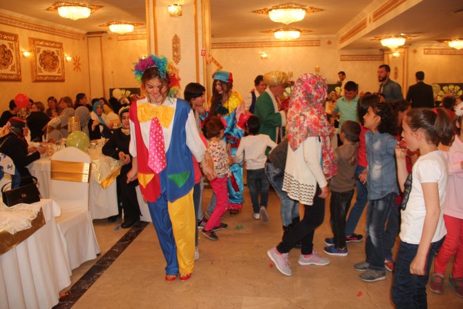 Sevgi Evleri'nde kalan çocuklara doğum günü partisi