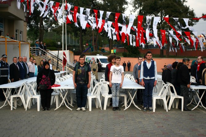 Tekirdağlı asker adayları birliklerine şölenle uğurlandı