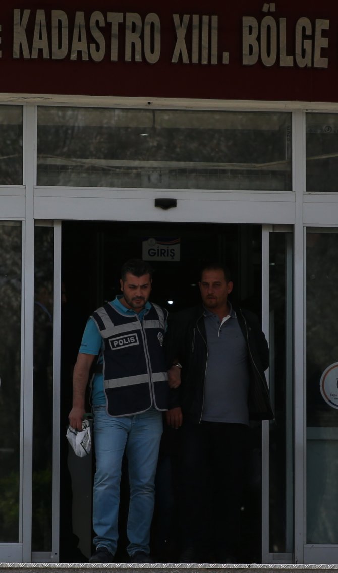 Araziyi sahte belgelerle satmaya kalktılar