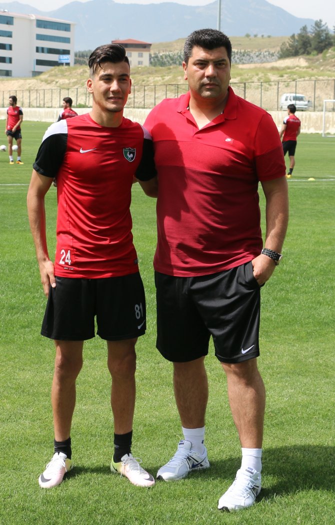 Denizlispor'un 16 yaşındaki futbolcusu Üner: