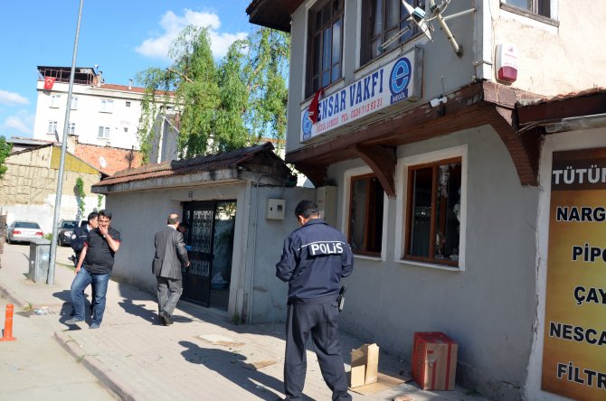 Ensar Vakfı İnegöl Şubesi'ne taşlı saldırı