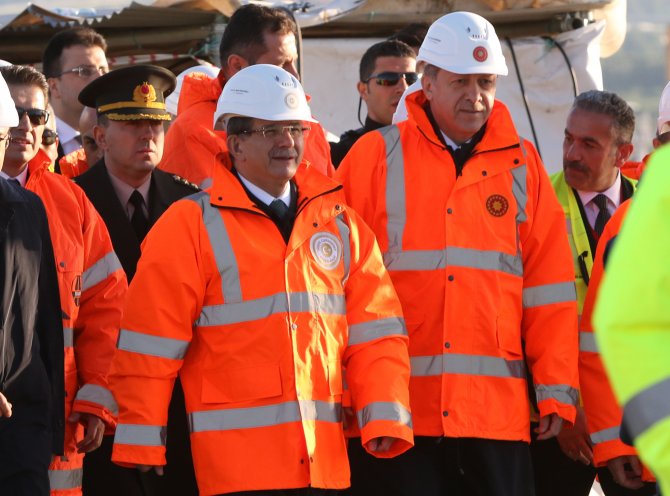 İzmit Körfez Geçişi Asma Köprüsü'nün son tabliyesi yerleştirildi