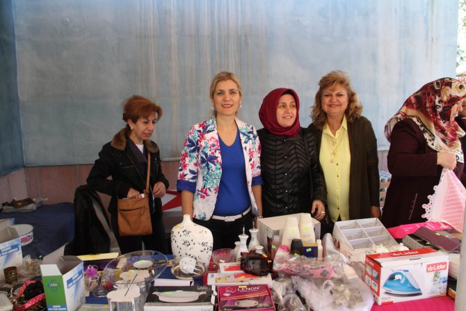 Köyde yaşayan ihtiyaç sahibi çocuklar için kermes