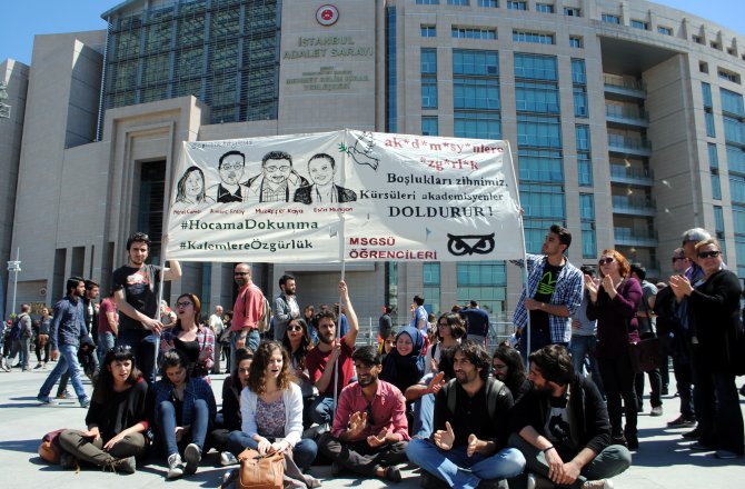 İş adamı Asil Nadir cezaevinden tahliye oldu