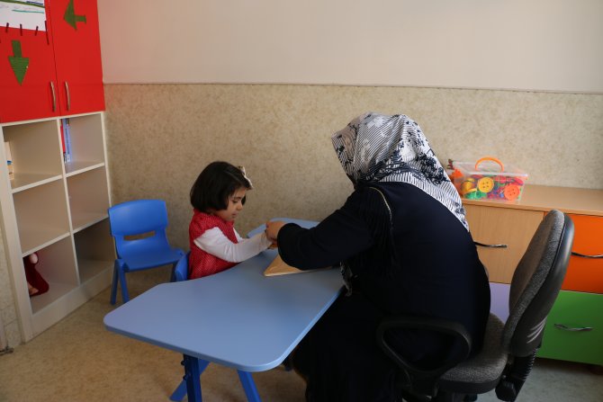 Minik Yüsra ve Furkan da 23 Nisan'ı Külliye'de kutlayacak