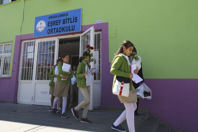 Öğrenciler şehit annesini duygulandırdı