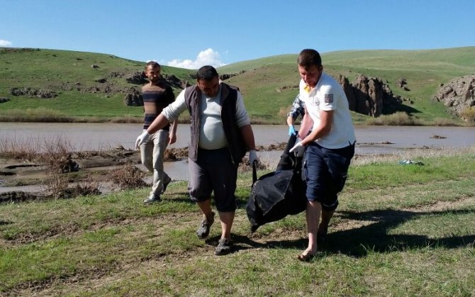 Hamur deresinde ceset bulundu