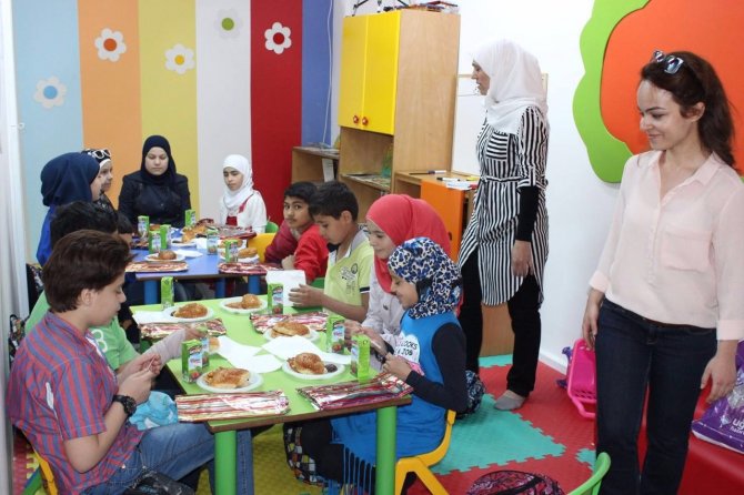 Suriyeli yetimlere destek oldular