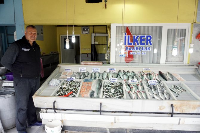 Tezgahlarda hamsinin yerini levrek ve çipura aldı