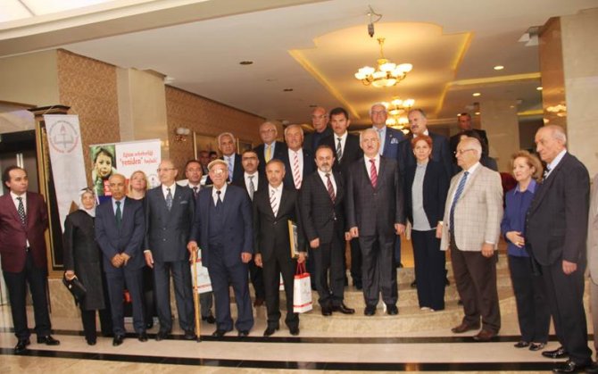 Sivas Valisi Barut, okul yaptıran hayırseverlerle buluştu