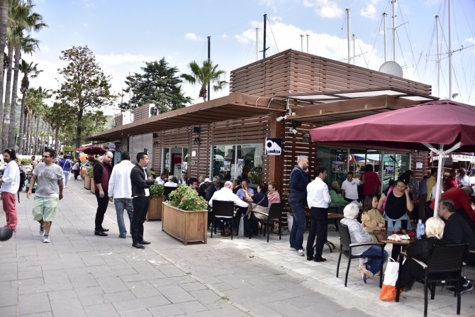Bodrum Belediyesi kendine ait kafeyi "imara aykırılıktan" yıkacak