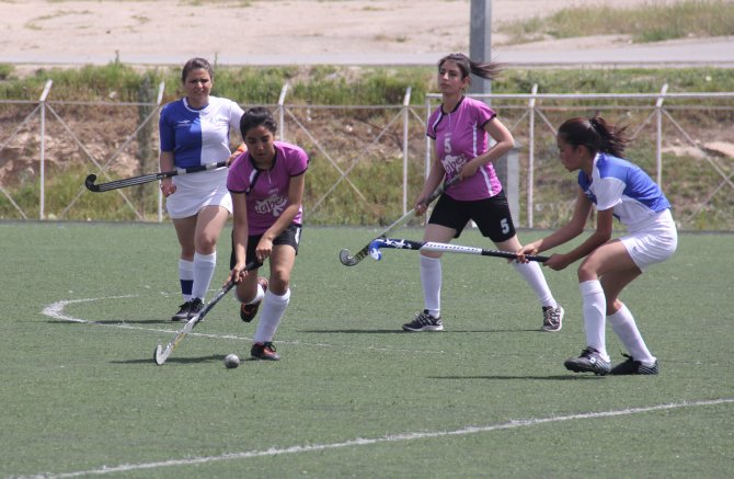 Çim hokeyi okullararası gençler grup müsabakaları