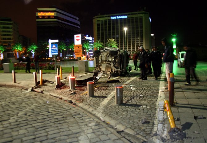 İzmir'de trafik kazası: 2 kişi yaralandı