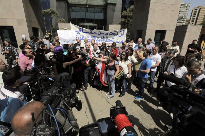 Lübnan'da sözleşmeli öğretmenlerden protesto