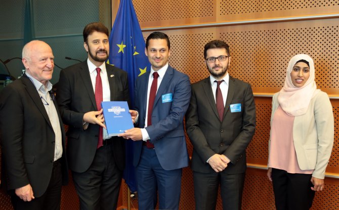 SETA'nın "2015 Avrupa İslamofobi Raporu" AP'de tanıtıldı