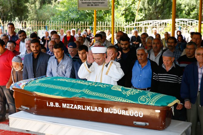 Arzu, Anneler Günü'nü annesiz geçirecek