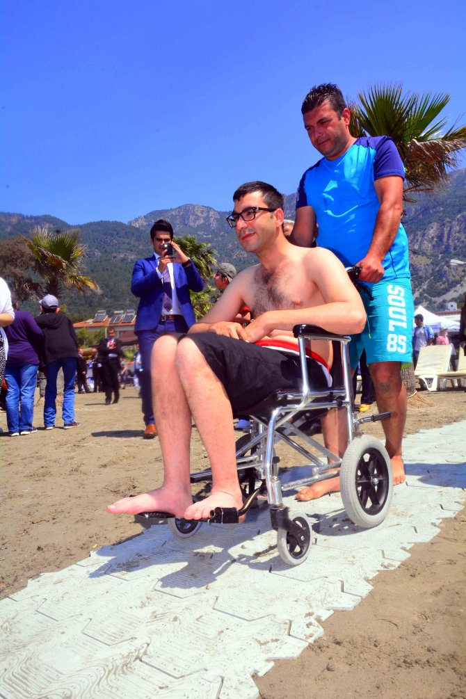 Sakin Kent'te "Engelsiz Plaj" açıldı