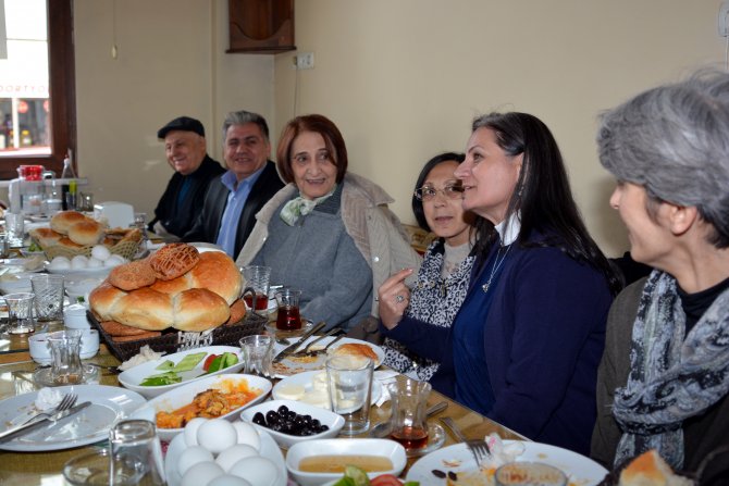 Sınıf arkadaşları 41 yıl sonra buluştu