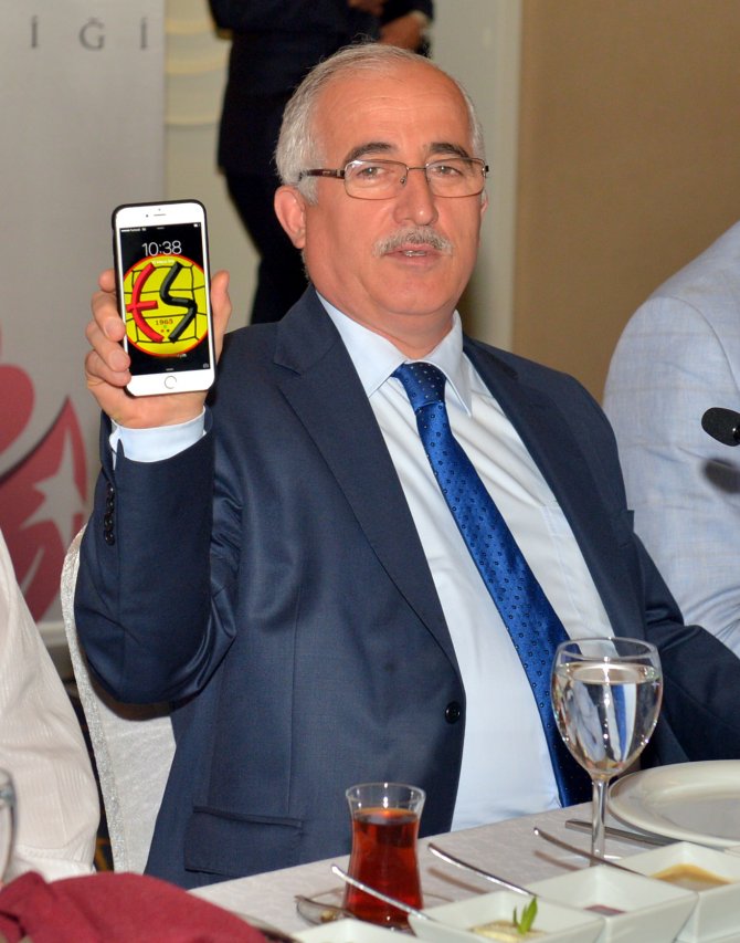 Vali Tuna, Eskişehirspor'un taraftar temsilcileriyle buluştu
