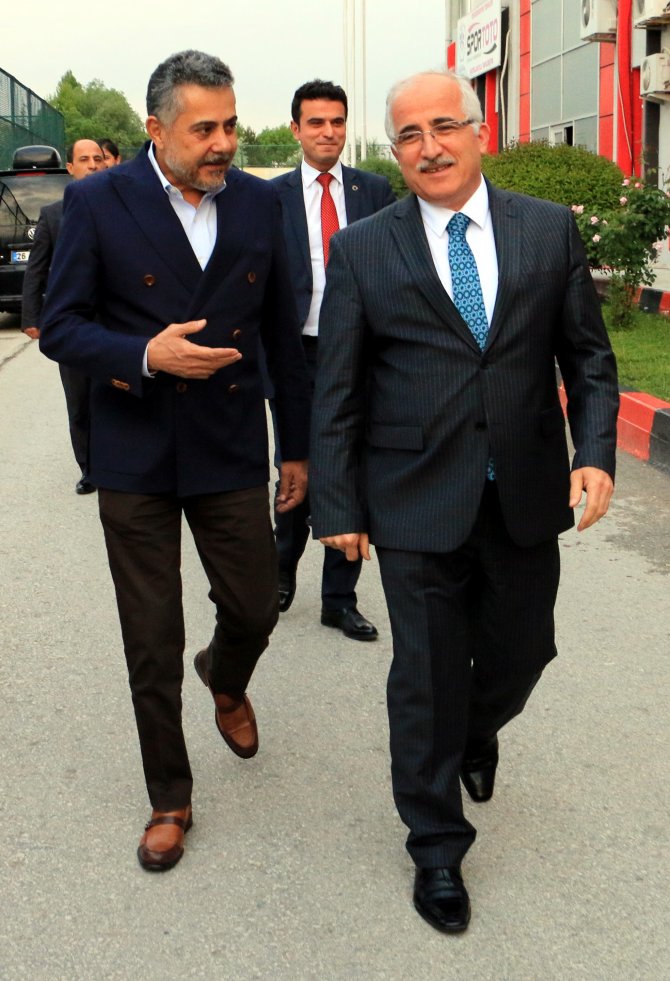 Vali Tuna'dan Eskişehirspor'a moral ziyareti
