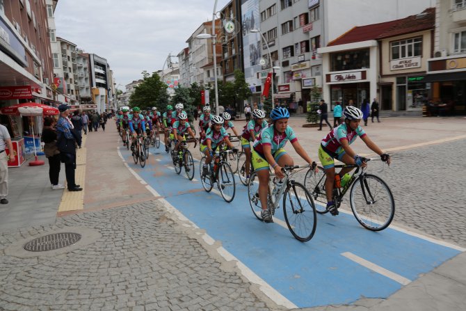 "Kadın Kanseri Farkındalığı için Bisiklet Turu"