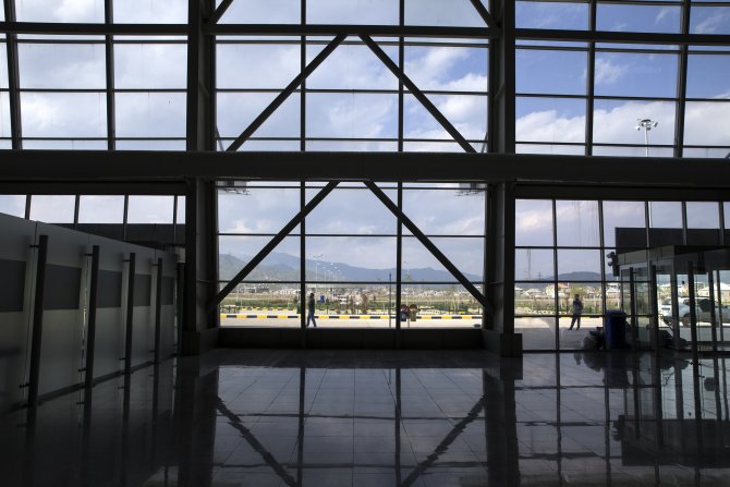 Uçak seferleri sokağa çıkma yasağının kalkması bekliyor