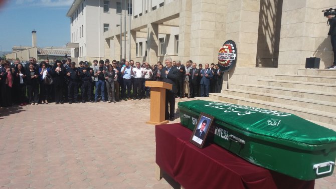 Zara Adliyesi Yazı İşleri Müdürü Aslan, toprağa verildi