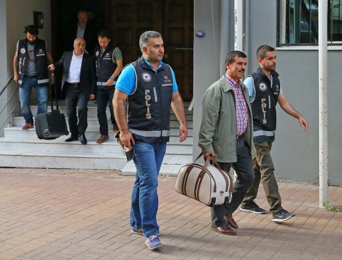 GÜNCELLEME 2 - İzmir merkezli FETÖ/PDY operasyonu