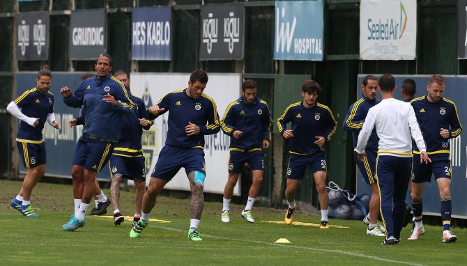 Fenerbahçe'de derbi mesaisi sürüyor