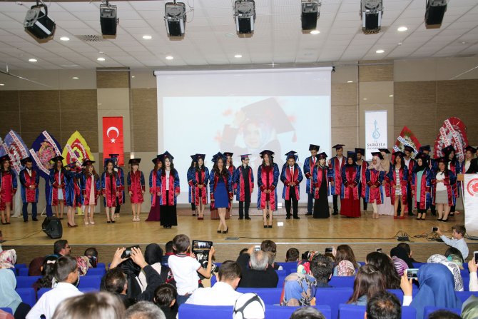 Şarkışla'da mezuniyet sevinci