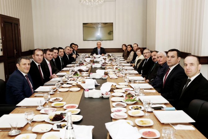 Kurtulmuş, gazetecilerle bir araya geldi