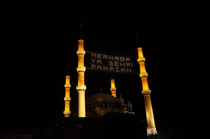 Selimiye Camisi'nde ilk teravih coşkusu