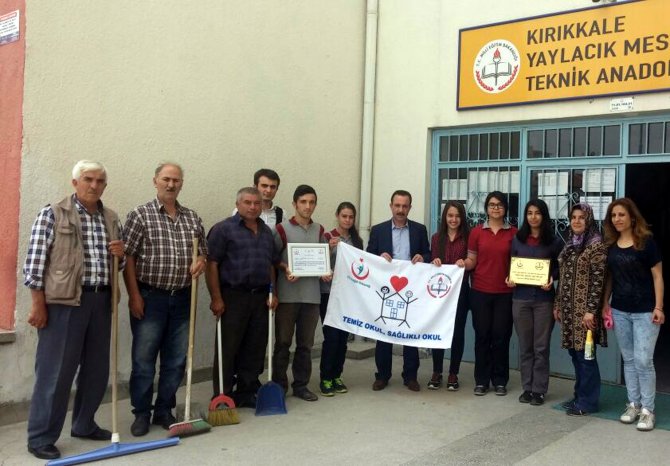 Kırıkkale'de bir okula "Beyaz Bayrak ve Sertifika" ödülü verildi