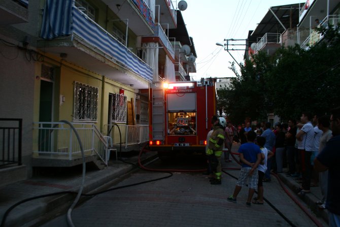 İzmir'de ev yangını