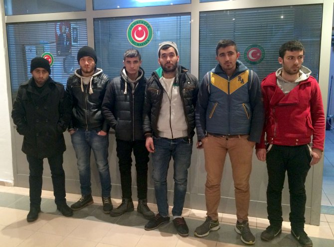 Tır dorsesinde kaçak geçiş engellendi