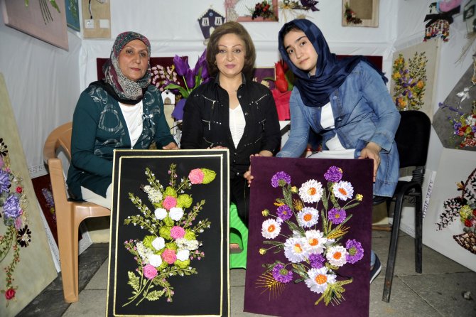 Savaş mağduru kadınlar el becerilerini sergiliyor