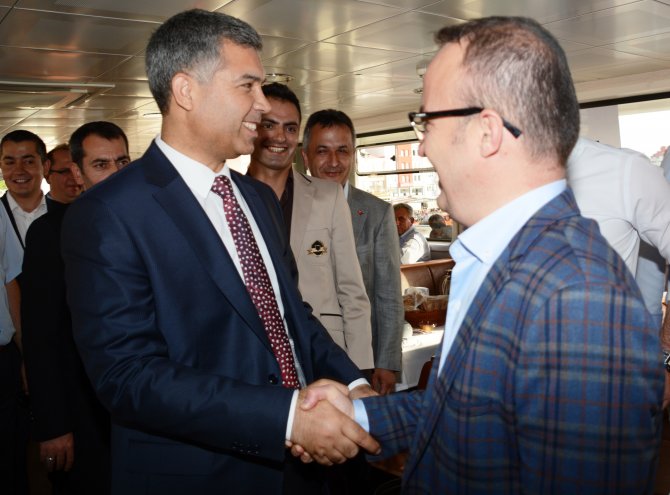 AK Parti Grup Başkanvekili Turan muhtarlarla bir araya geldi