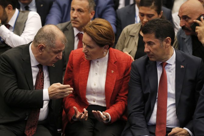 MHP'de Çağrı Heyeti'nin topladığı olağanüstü kongre