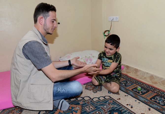 "Suriye'deki savaş 600 bin çocuğu babasız bıraktı"