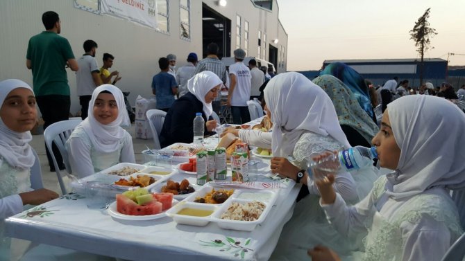 İHH'dan 500 kimsesiz çocuğa iftar