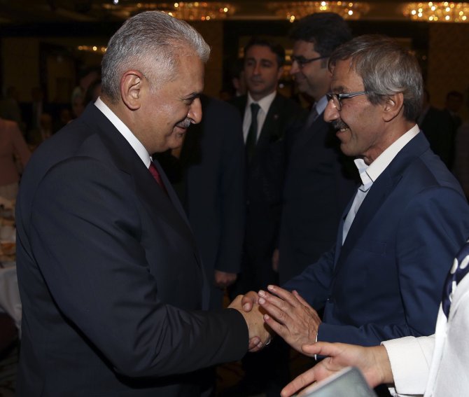 Yıldırım, eski AK Parti milletvekilleriyle iftarda buluştu