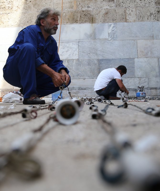 Sanatıyla göklere "yıldız" asıyor