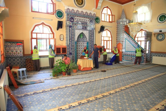 Seydişehir'de cami temizliği