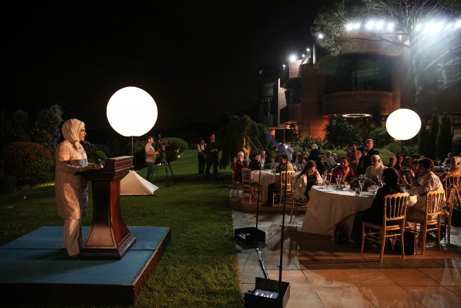 Emine Erdoğan, Suriyeli sığınmacılara iftar verdi