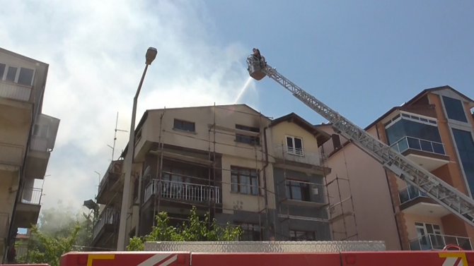 Beyşehir'de çatı yangını