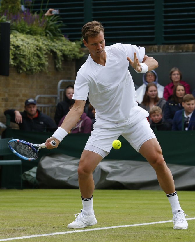 Djokovic, Wimbledon'a kayıpsız devam etti