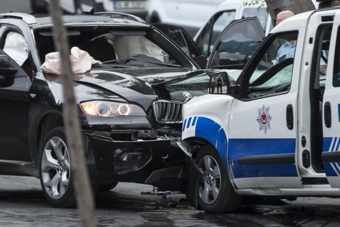 GÜNCELLEME- Hırsızlık zanlılarından polise silahla saldırı