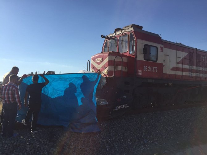 GÜNCELLEME - Denizli'de hemzemin geçitte kaza: 4 ölü